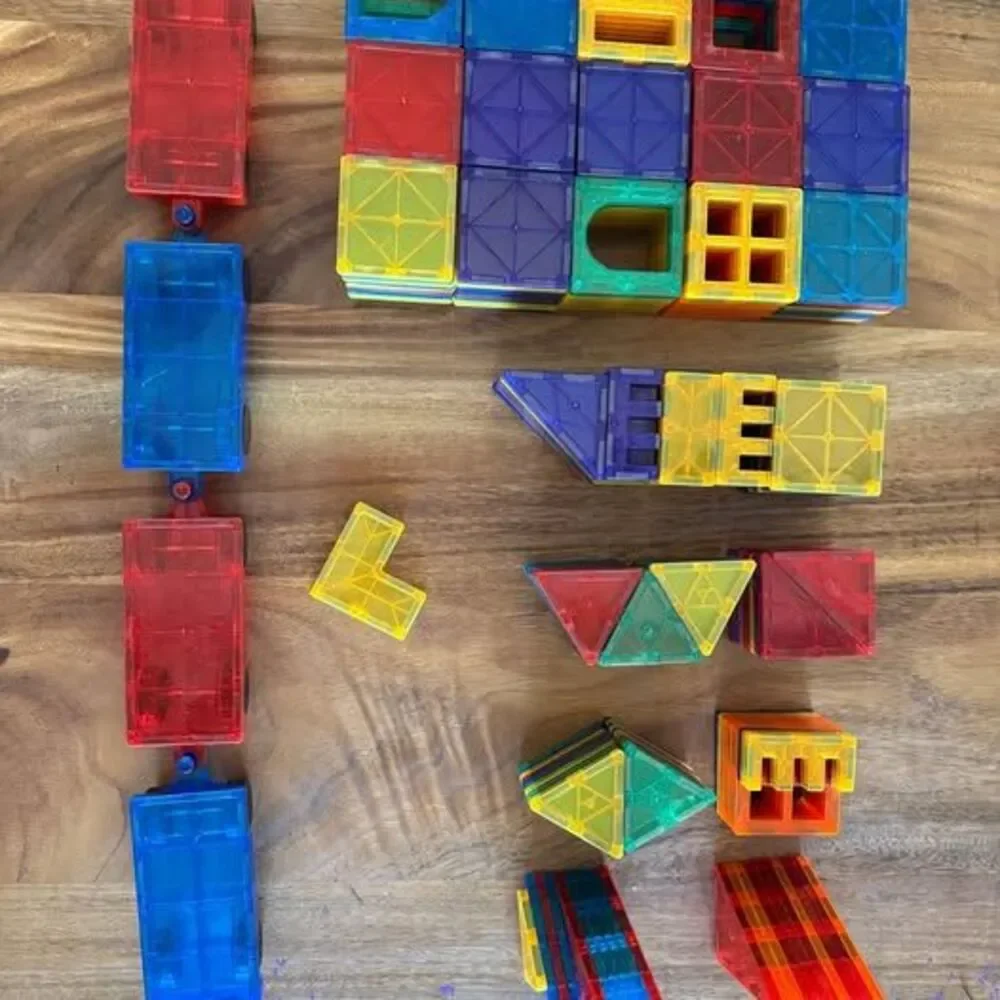 Magnetic Tiles Building Set 305 Pieces | STEM Educational Toy | Excellent Condit